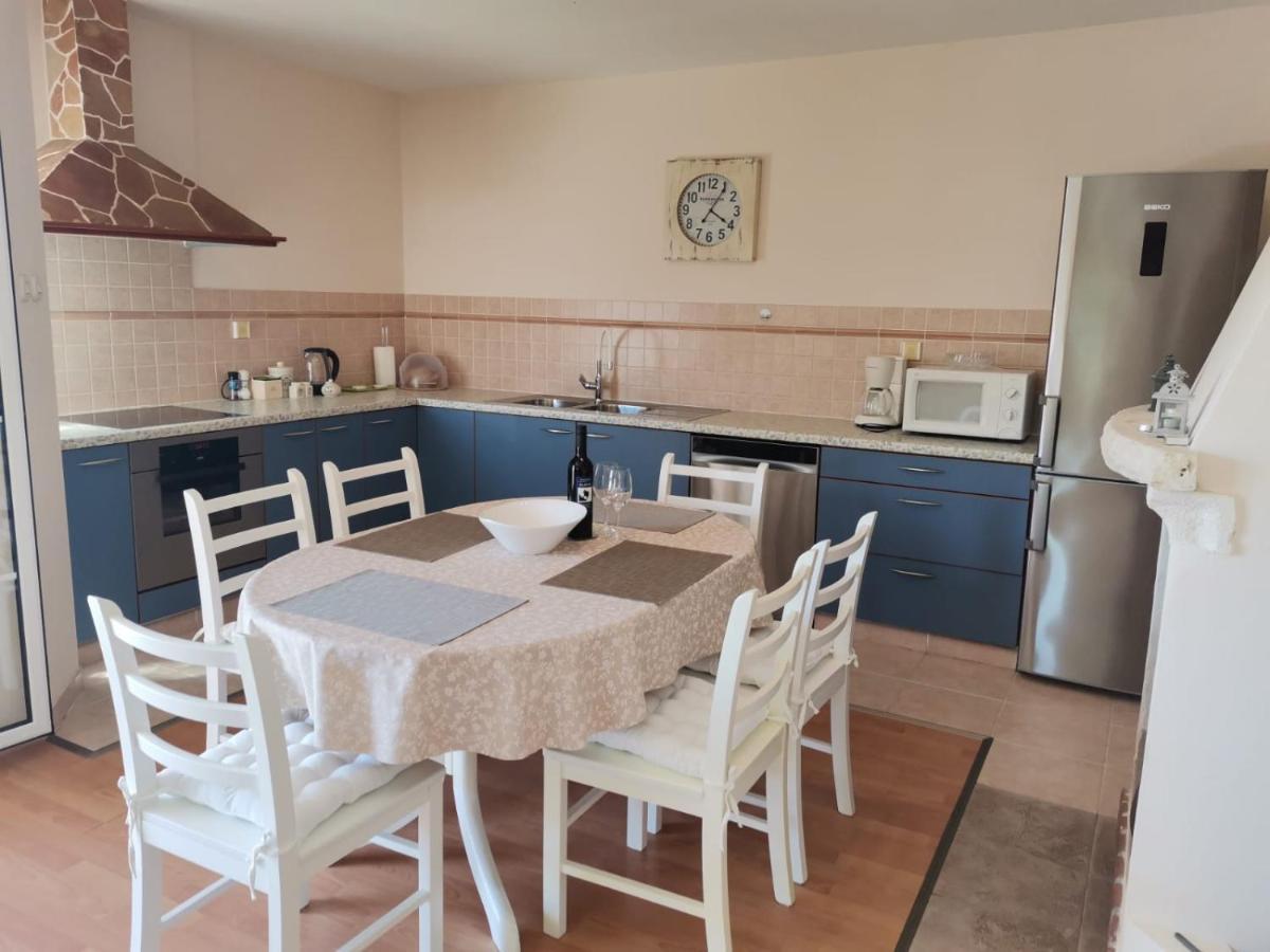 Apartment Tempera Povlja  Eksteriør bilde
