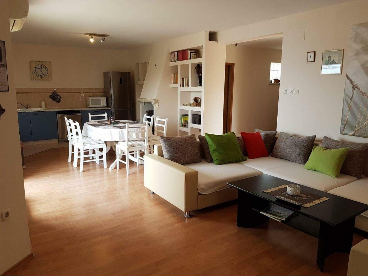 Apartment Tempera Povlja  Eksteriør bilde